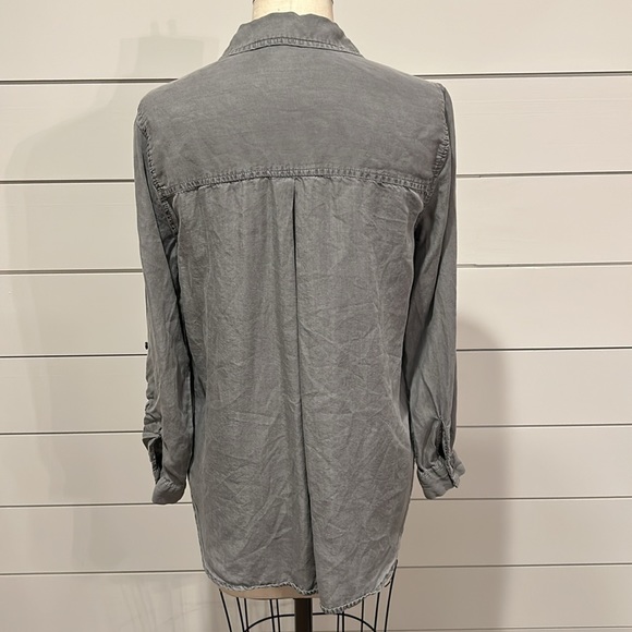 Jane and Delancey gray button front shirt. Size small. - Picture 4 of 8